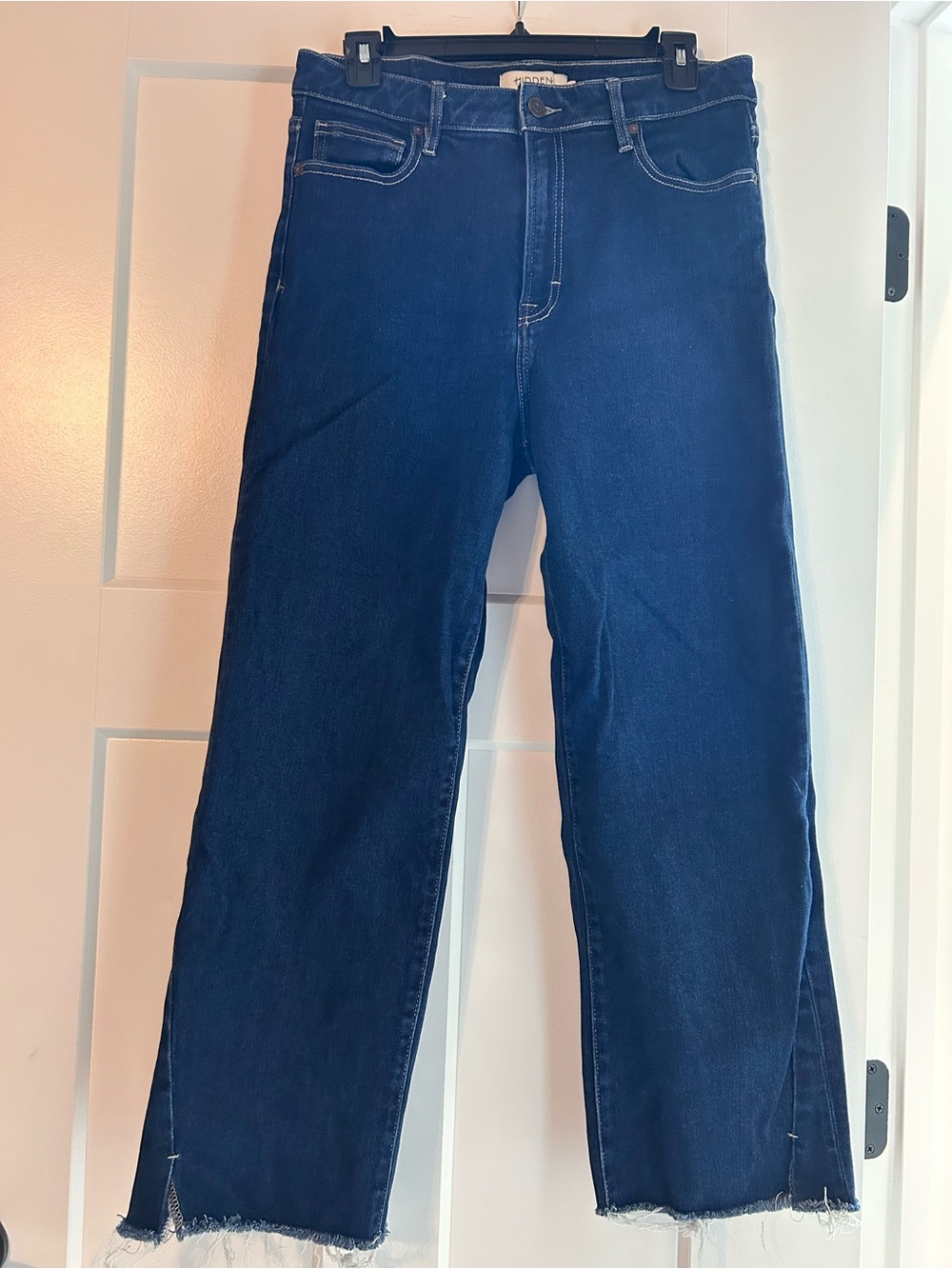 Hidden Jeans Size 30 Dark Wash Fray